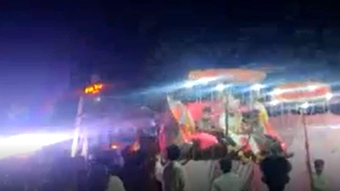 Groom uses bulldozer to reach wedding venue in MP&#039;s Betul, video goes viral