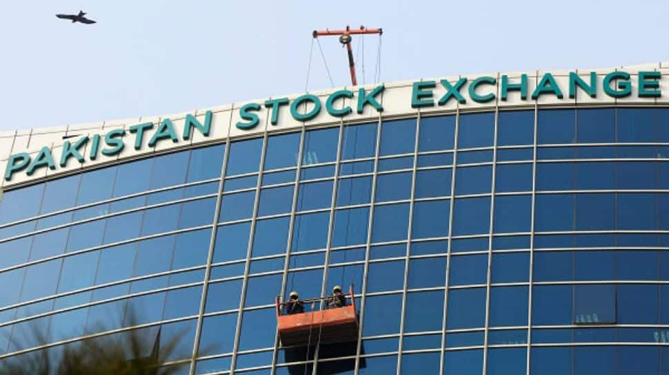 Pakistan Stock Exchange sinks by more than 2,000 points after PM Sharif announces ‘super tax&#039;