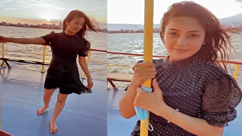 Shehnaaz Gill enjoys &#039;Riveting sunset&#039; on yacht, fans are in love!