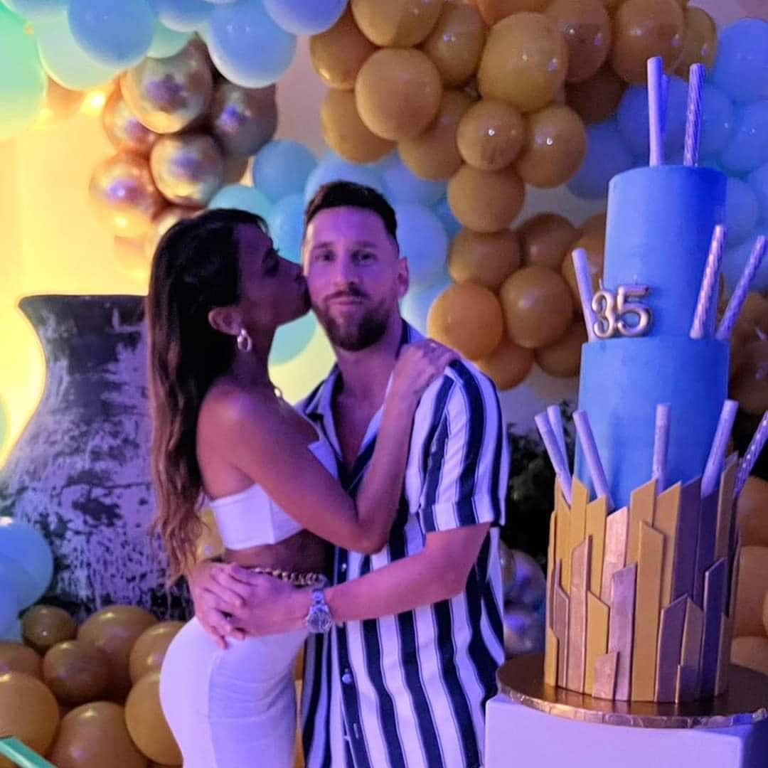 Wife Antonela and Messi cutting the cake