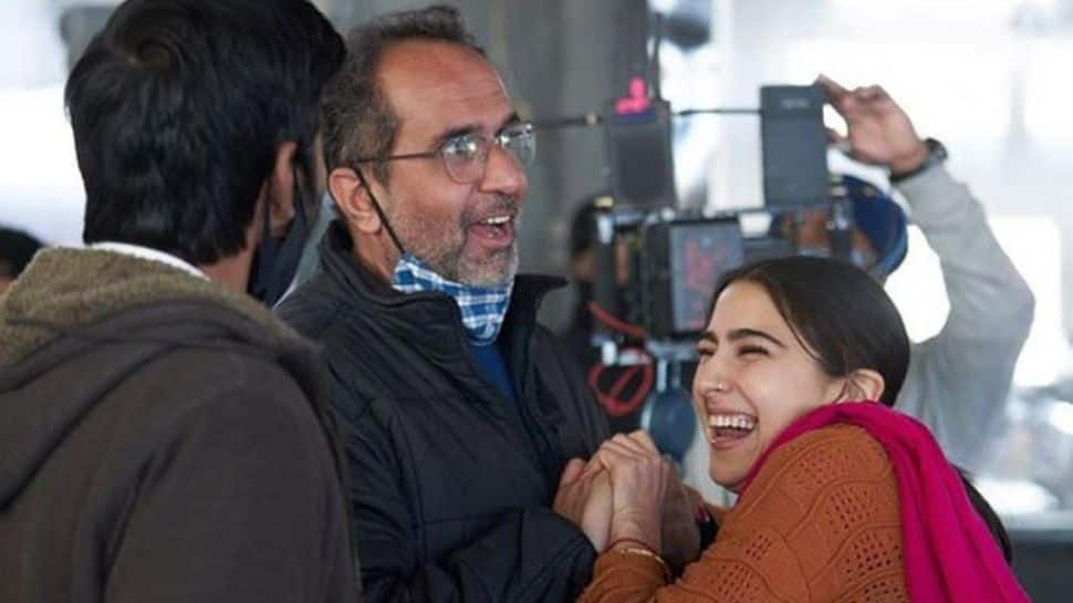 Sara Ali Khan wishes director Aanand L Rai on his birthday, shares UNSEEN pics from ‘Atrangi Re&#039; sets!