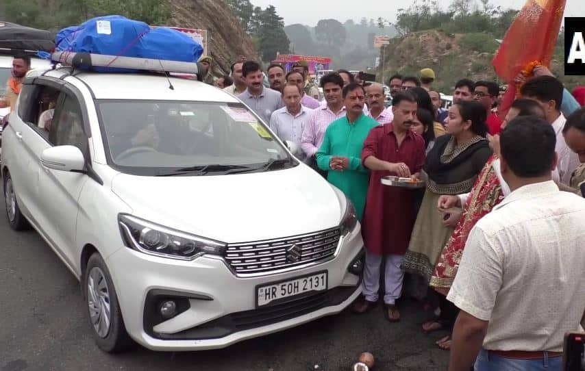 Amarnath Yatra: First batch of pilgrims from Jammu reaches Udhampur amid tight security arrangements