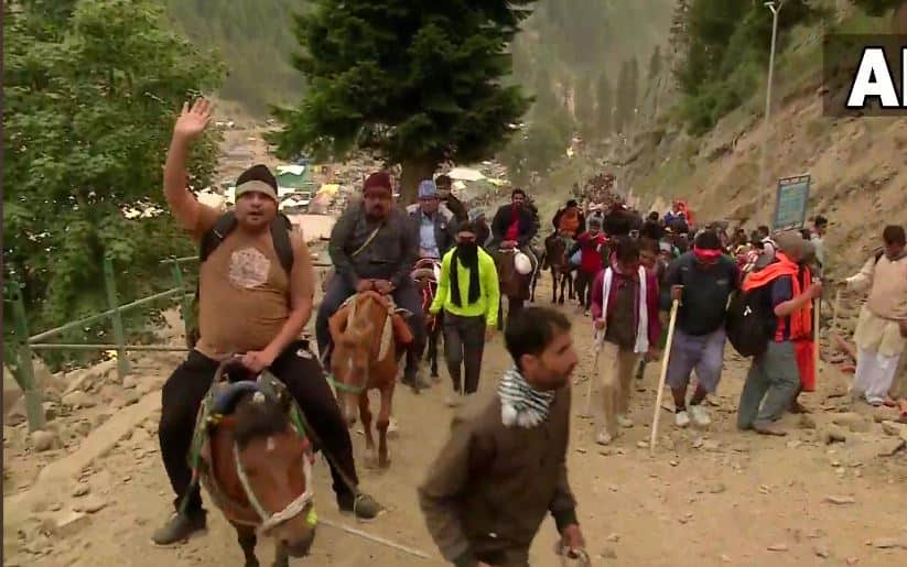 Amarnath Yatra begins amid &#039;Bam Bam Bhole&#039; slogans, 2,750 pilgrims leave Nunwan base camp for the cave shrine