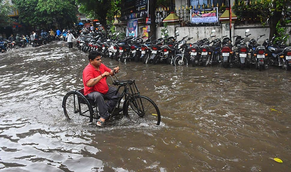 Surat: Residents counter water logging after heavy rainfall 