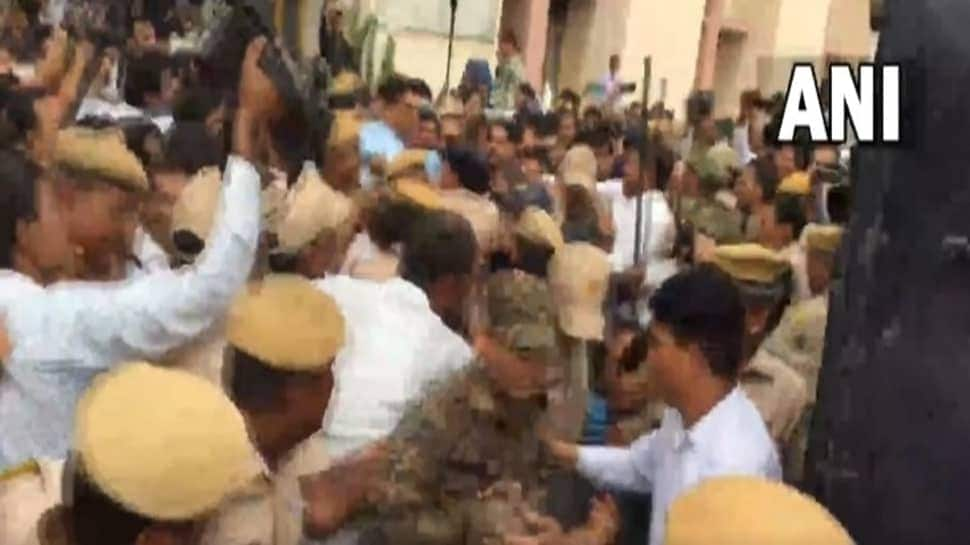 Udaipur Killing: Accused BEATEN outside Jaipur court! Video shows angry mob attacking Kanhaiya Lal&#039;s killers