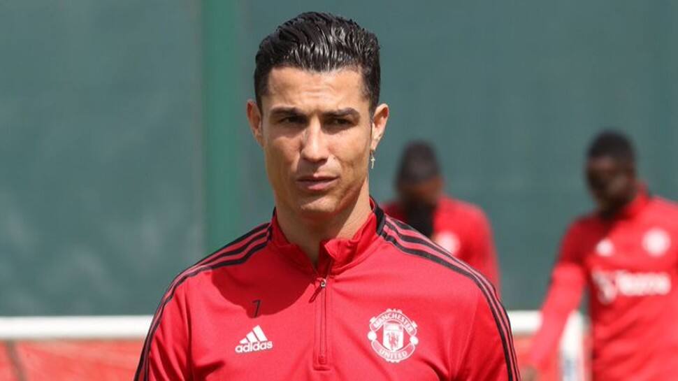 Cristiano Ronaldo asks Manchester United to &#039;let him go&#039; with Chelsea, Bayern Munich and Napoli interested: reports