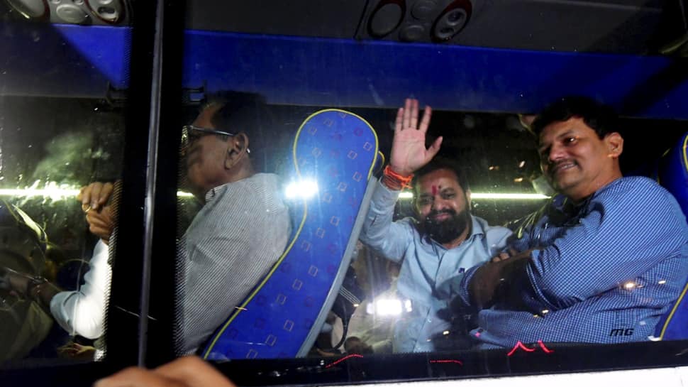 Maharashtra Crisis: Rebel MLAs reach Mumbai hotel from Goa, Eknath Shinde accompanies them back