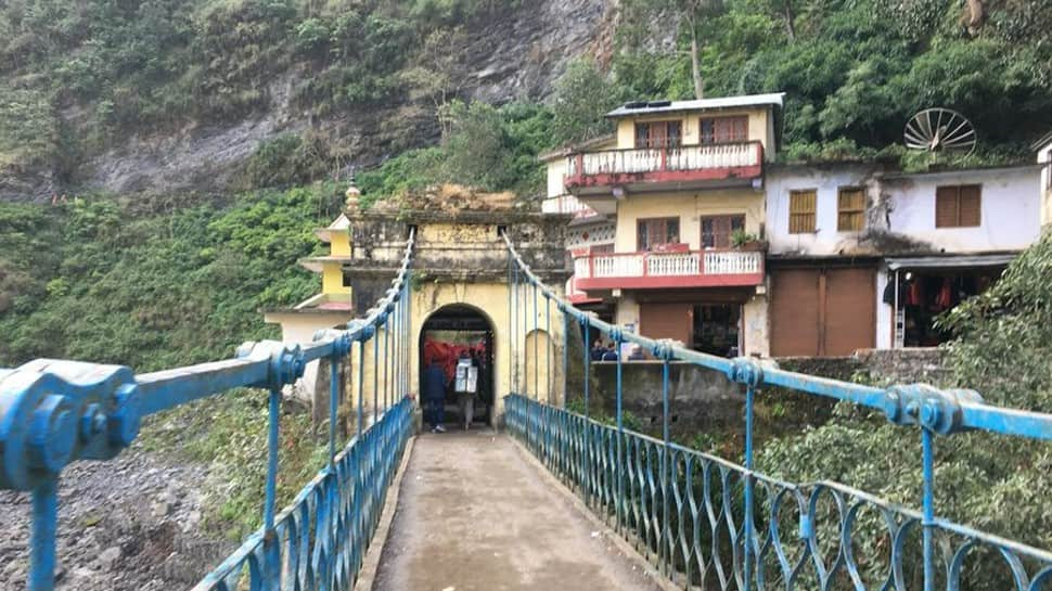 Uttarakhand 200yearold bridge on IndiaNepal border develops crack