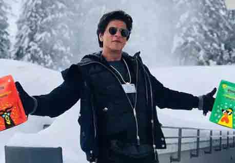 Shah Rukh Khan's latest 'timeless classic' photo breaks the internet, fans scream 'Aa raha hai Pathaan' Shah Rukh Khan's latest 'timeless classic' photo breaks the internet, fans scream 'Aa raha hai Pathaan'