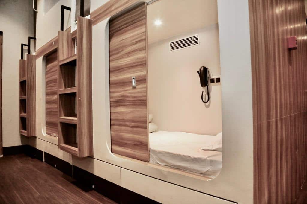 Mumbai CSMT station sleeping pod hotel