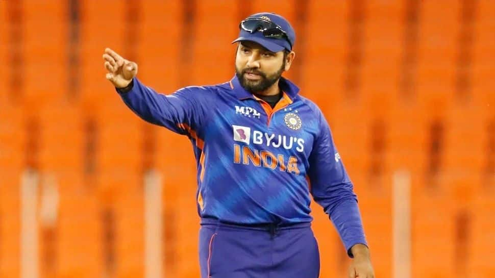 Watch: Rohit Sharma gets ANGRY on players, cuss words caught on stump mic - Twitter asks him to calm down