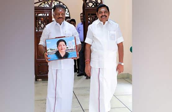 Setback for OPS, Madras HC gives nod for today’s crucial AIADMK meeting