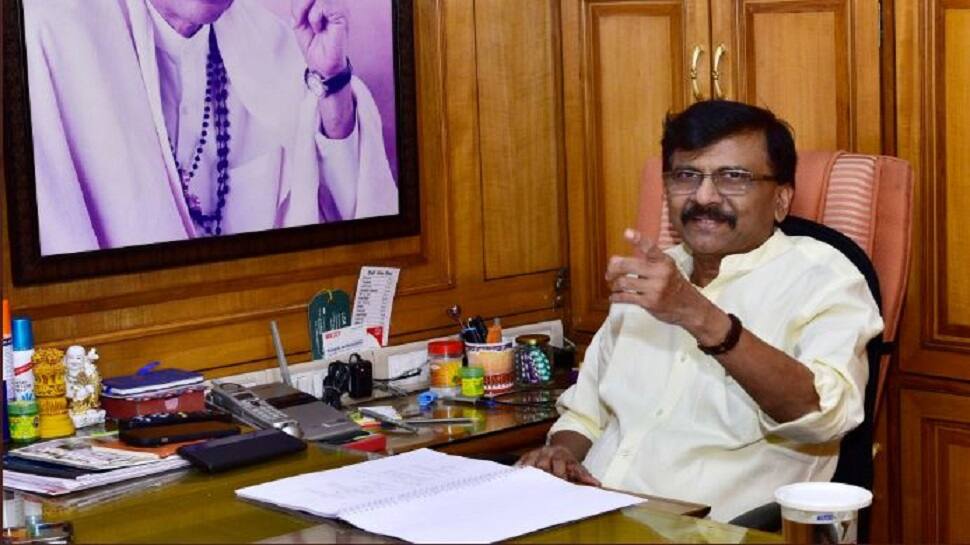 &#039;Ab sabhi ko sabhi se KHATRA hai...&#039;, Sanjay Raut&#039;s &#039;TWISTED&#039; tweet taging Eknath Shinde amid Maharashtra crisis