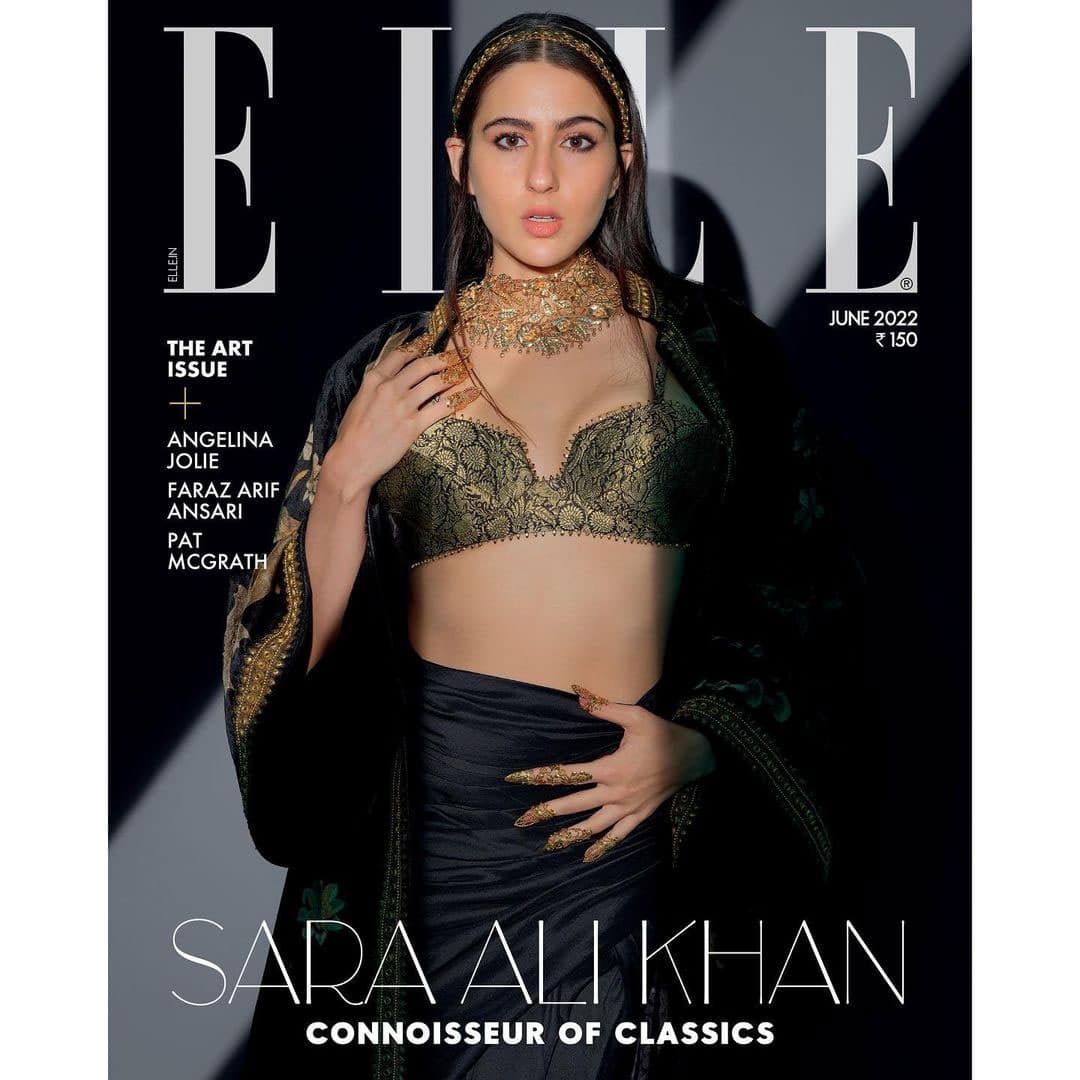 Sara Ali Khan shows off her toned washboard abs!