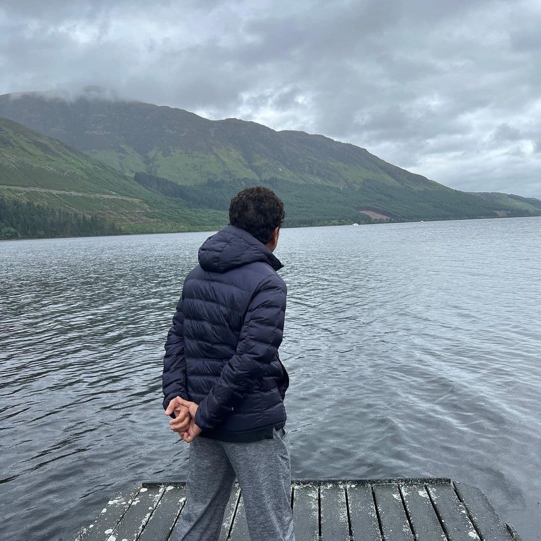 Sachin Tendulkar enjoying a lake view