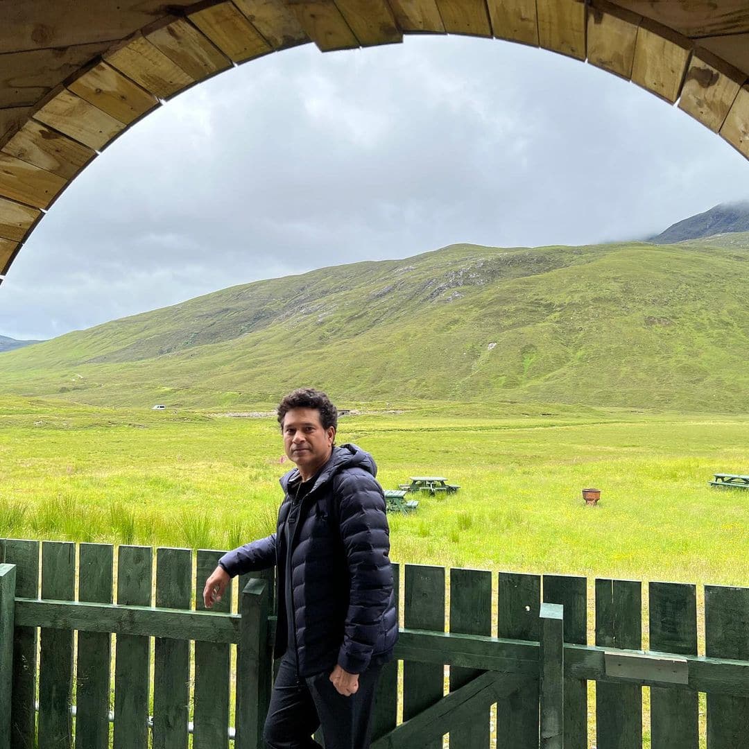 Sachin Tendulkar's enjoying a picturesque view 