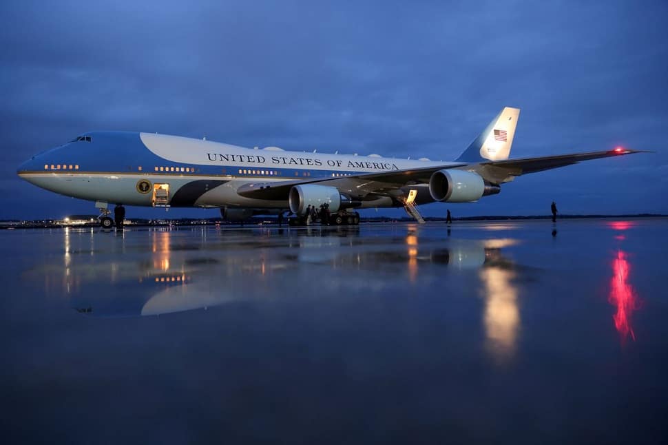 Watch The New Air Force One: Flying Fortress Online