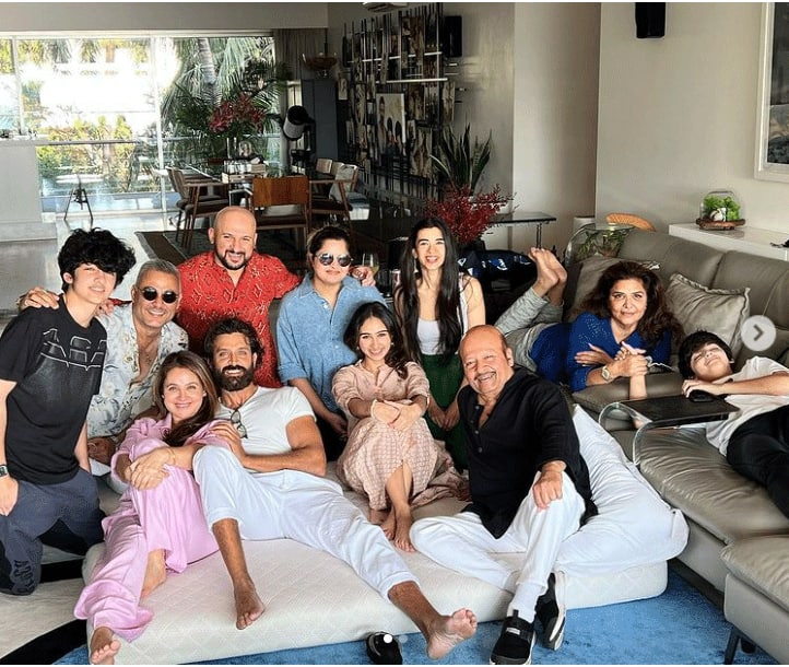 Saba Azad's Sunday spent well with Hrithik's family 