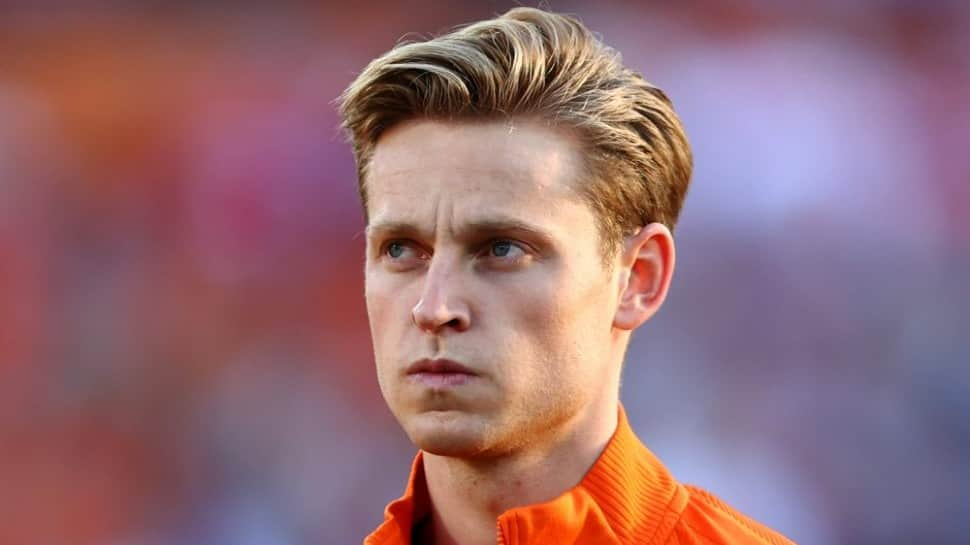 Frenkie de Jong to be PUNISHED by Barcelona amid Manchester United transfer saga