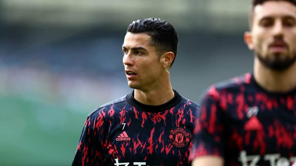 Cristiano Ronaldo hints staying at Manchester United amid the transfer rumours, HERE&#039;s how!