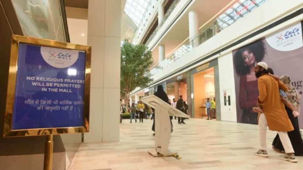 Amid Namaz row, two people arrested for reciting Hanuman Chalisa at Lucknow's LuLu Mall | India News - Vimarsana News