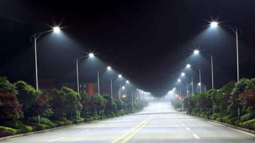Big move for women&#039;s safety in Delhi! Over 1,000 dark spots in city to be lit up