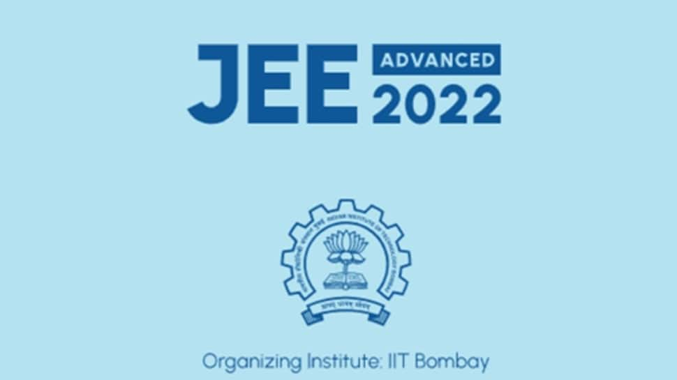 JEE Advanced 2022 Exam Toolkit: Study with Mock tests &amp; Solved Papers using 5 Amazing Methods to Score High