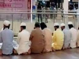 Police detained 4 people for offering Namaz in Lulu Mall | Zee News