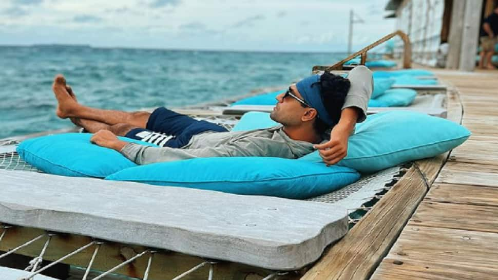 Vicky Kaushal shares new PIC, chills amid the blue waters!