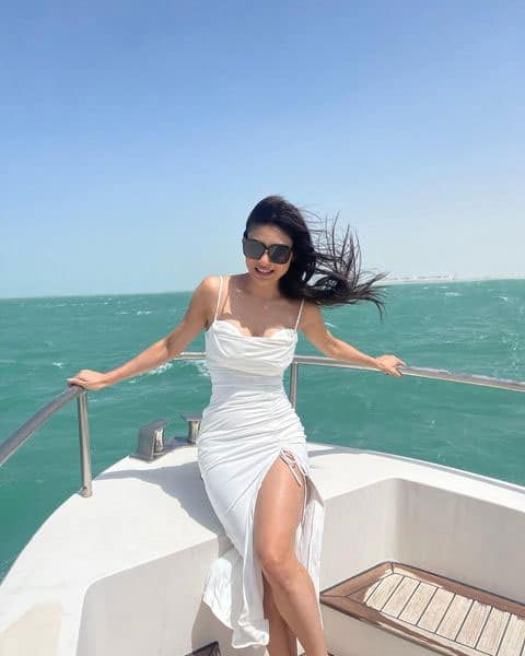 Mouni Roy's beach babe!