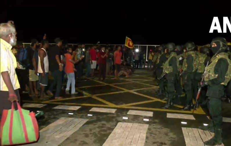Sri Lankan security personnel dismantle protest camps outside Presidential Secretariat in Colombo amid late-night clampdown 
