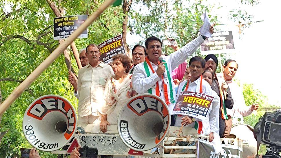 Delhi Excise Policy row: Congress protests outside AAP office, demands Deputy CM Manish Sisodia’s resignation