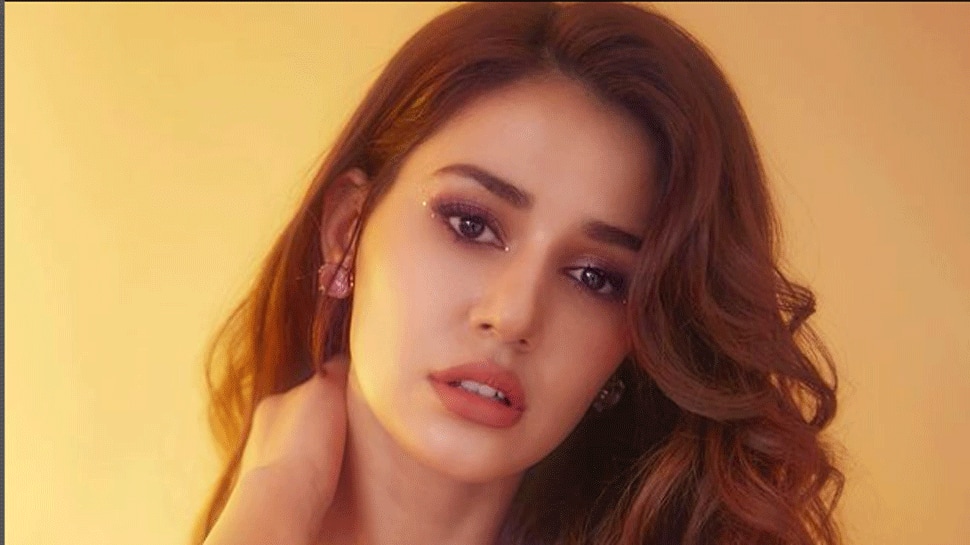 Disha Patani looks absolute HOT in neon crop top, shimmery skirt, watch video 