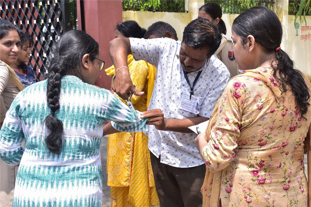 REET 2022: Female candidates asked to remove dupattas, sari pins