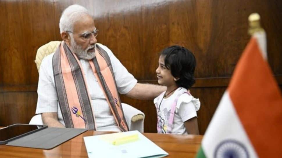 &#039;Do you know what I do?&#039; PM Narendra Modi asks 8-year-old, read her adorable answer!