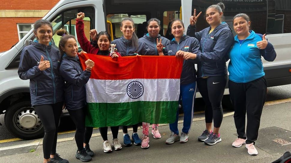 Tokyo Olympics silver medallist Mirabai Chanu (second from left) gets ready for weightlifting event at Commonwealth Games 2022 in Birmingham. (Source: Twitter)