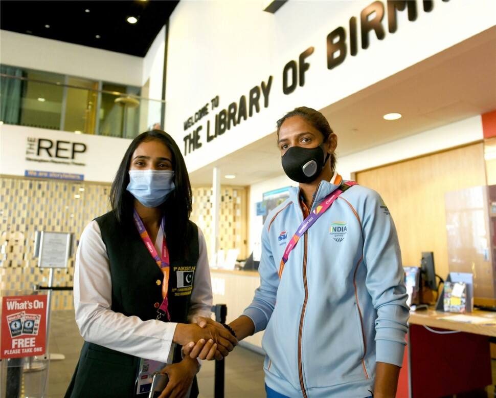 India women team captain Harmanpreet Kaur (right) greets Pakistan captain Bismah Maroof in Birmingham ahead of Commonwealth Games 2022. (Photo: PTI)