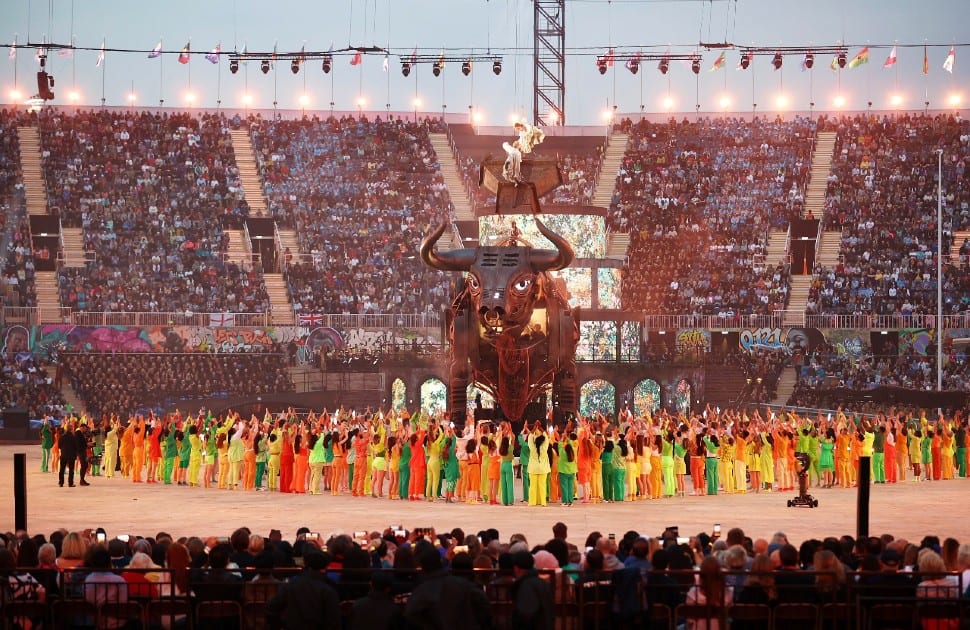 Gargantuan bull in the Alexander stadium during the CWG 2022 opening ceremony, pulled along by overworked, underpaid female chain makers of the Industrial Revolution. Till the time the raging bull was there going on a rampage, it was the cynosure of all eyes at the glittering ceremony. (Source: Twitter)