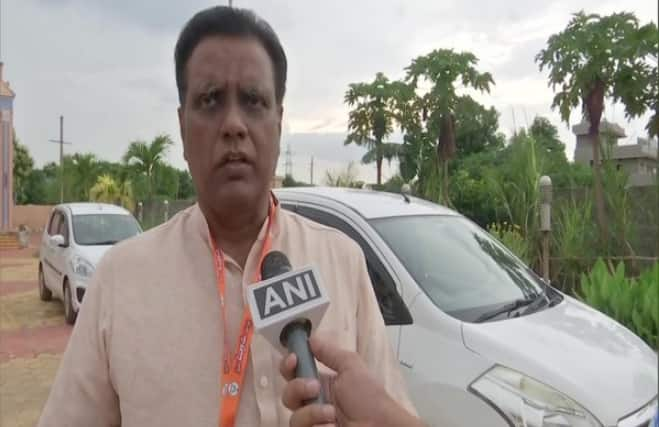 Telangana politics: BJP leader claims numerous TRS, Congress MLAs ready to join the party