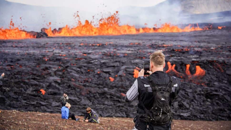 La lave se déverse alors que le volcan entre en éruption en Islande après une série de tremblements de terre, les téléspectateurs stupéfaits – REGARDER |  Nouvelles du monde