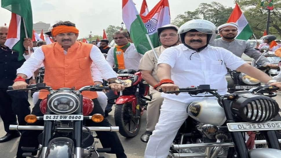 BJP MP Manoj Tiwari fined Rs 20,000 for not wearing helmet during &#039;Tiranga Rally&#039;