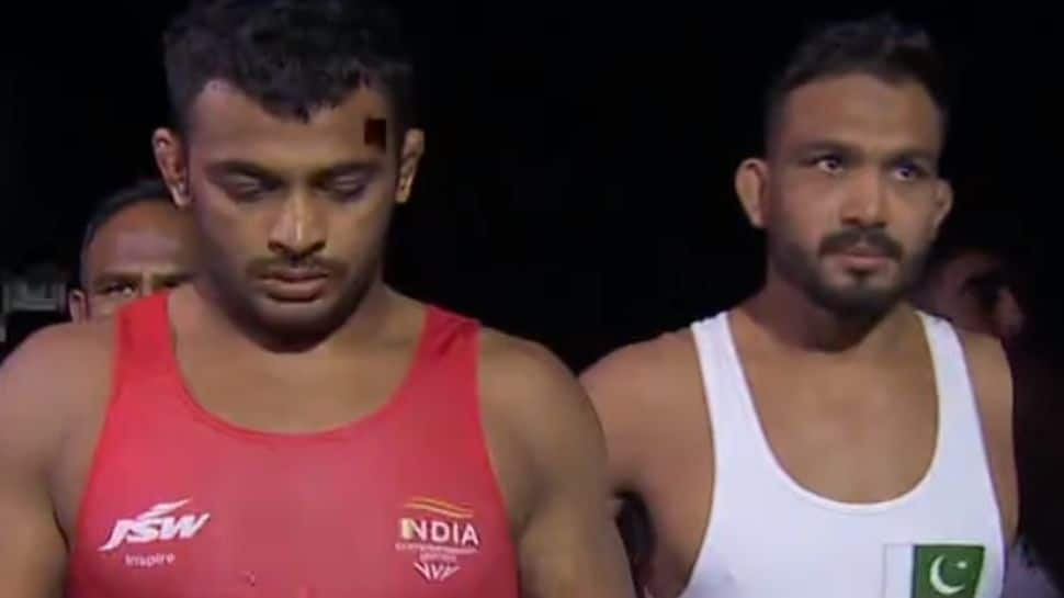 India&#039;s Deepak Punia thrashes Pakistan&#039;s Muhammad Inam in final to win country&#039;s third gold in wrestling 