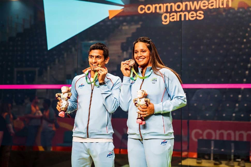 Star squash player Saurav Ghosal won 2 bronze medals in the men's singles and mixed doubles event with Dipika Pallikal at the Commonwealth Games 2022. (Source: Twitter)