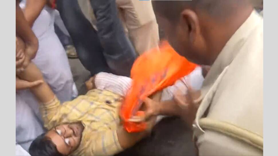 SSC scam: ABVP members DRAGGED on road by WB police for protesting against Mamata Banerjee&#039;s govt