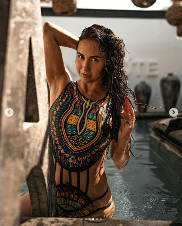 Hot Pics Lauren Gottlieb Raises Mercury Flaunts Toned Body In This Racy Monokini News Zee News