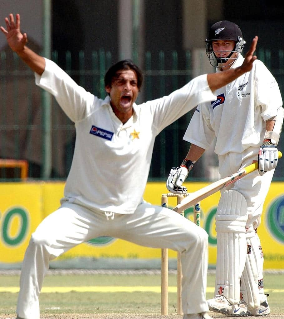 Shoaib Akhtar fights with teammates