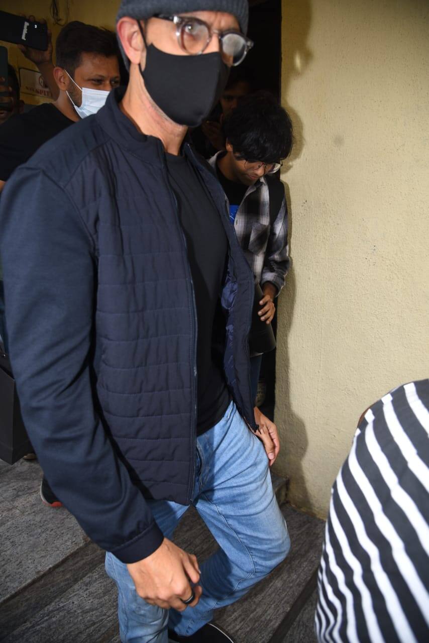 Hrithik back into dating life 