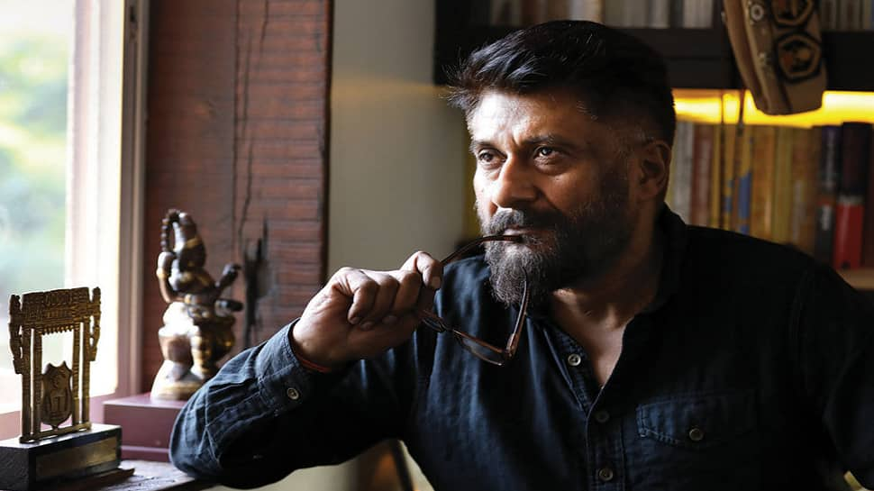 Vivek Agnihotri takes a jibe at veteran Bollywood actors, calls them &#039;desperate&#039; to romance young girls