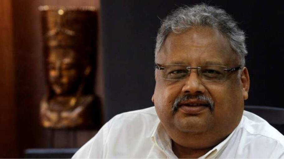 Rakesh Jhunjhunwala's dance on Aishwarya Rai's Kajra re-Kajra re tere ...