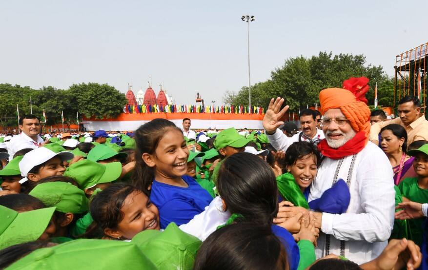 Prime Minister Modi donned a saffron turban in 2018